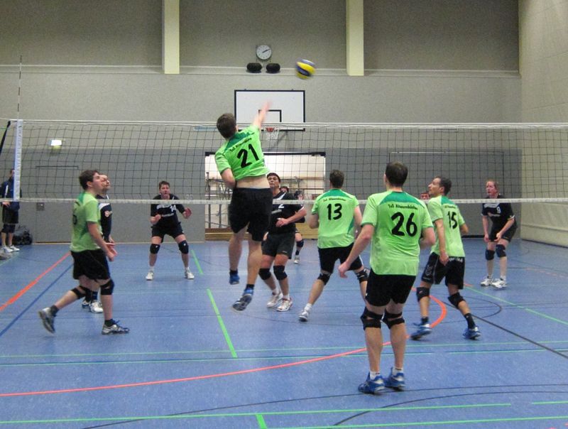 Carsten beim Hinterfeldangriff; der Rest sichert...