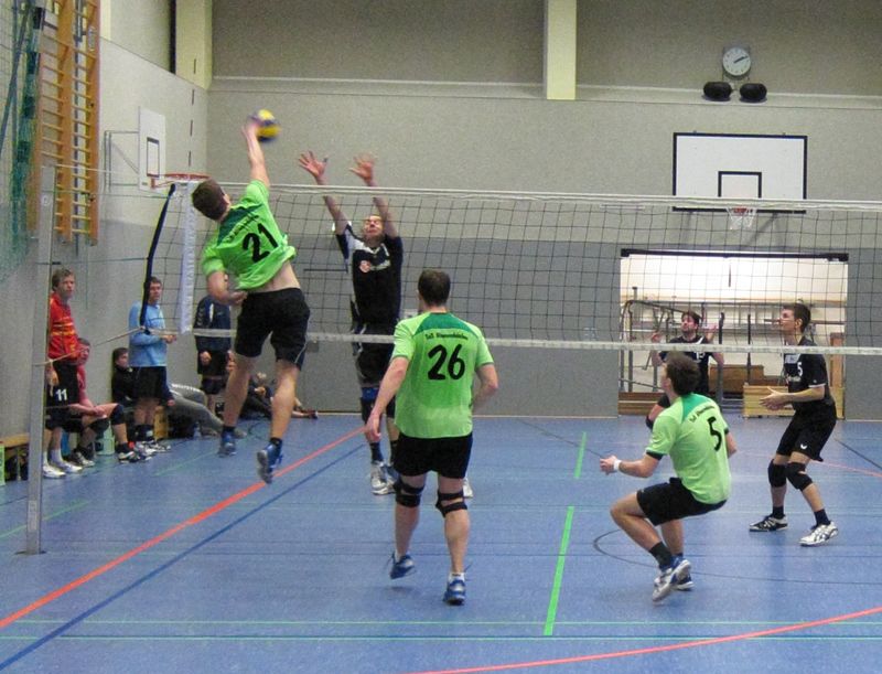 Carsten greift am Einerblock vorbei an; Pascal und Felix sichern