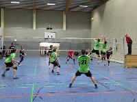 Sascha und Matze blocken; Pascal, Marcel und Carsten wehren ab