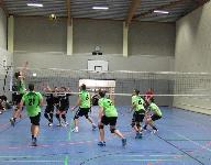 Marcel im Angriff; Carsten, Sascha, Pascal, Thorsten und Felix sichern