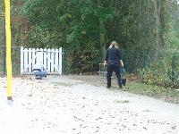 Anja und Joshi jäten Unkraut