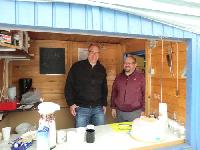 Verpflegung ist Chefsache: Chefetage der 1. Herren bei der Arbeit !