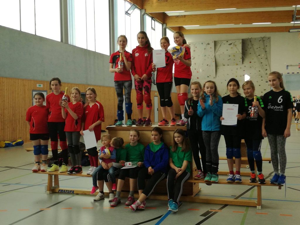 Jugendmeisterschaft U13 weiblich; TuS Awb auf dem 2. Platz rechts; Quelle: NWVV