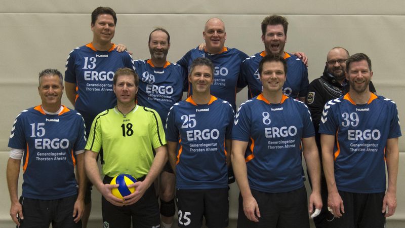 Die 1. Herren in den grauen Trikots