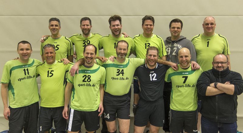 1. Herren mit Gastspielern beim letzten Heimspieltag in der Halle bevor sie abgerissen werden soll