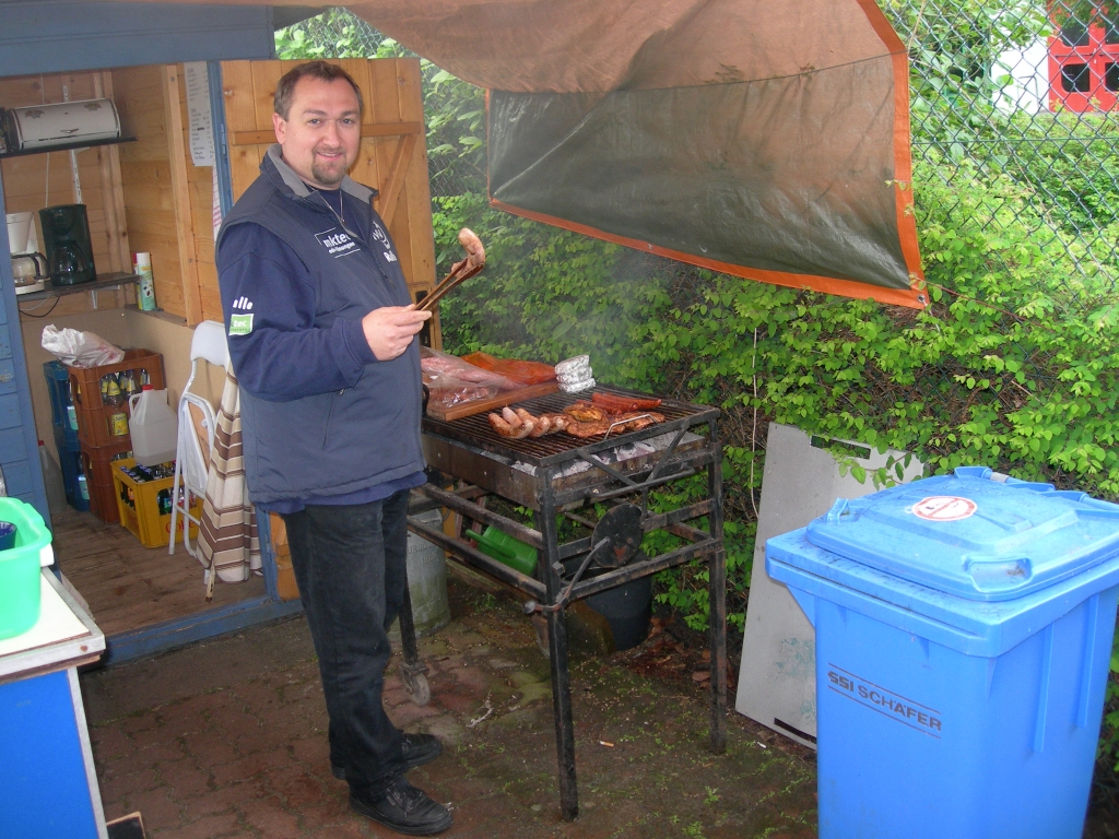 Unser Grillmeister Ralle in seinem Element