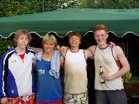 Herzlichen Glückwunsch an die Finalisten: links das Siegerteam Ebeling/Harms, rechts die unterlegenen Merkens/Roy