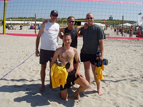 stehend von links: Erik Reidt, Martin Dürr, Dirk Sievers; davor: Throsten Meyer