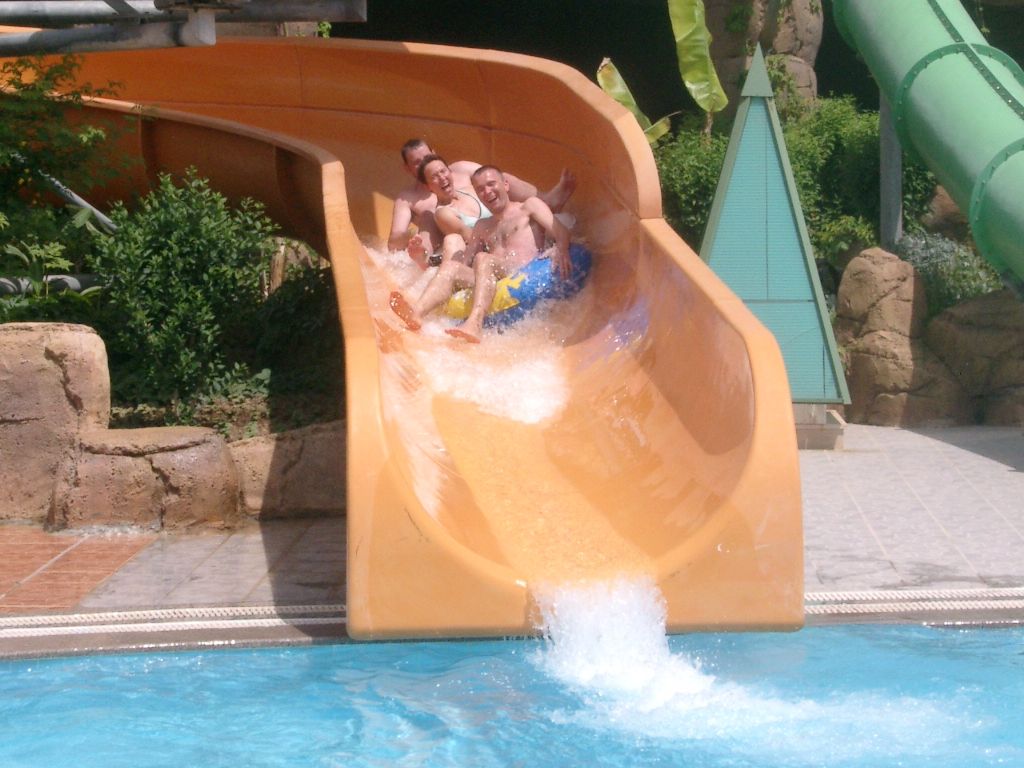viel Spaß auf der Wasserrutsche (Cornu, Anette und Kaspar)