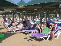 unsere Liegen am Strand