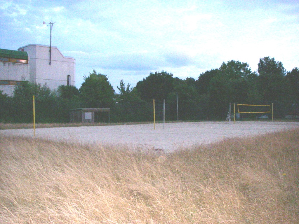 Der BEachplatz noch mit Hütte und Pfosten