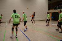 ...was hinten passiert. So kommt der Ball von hinten...